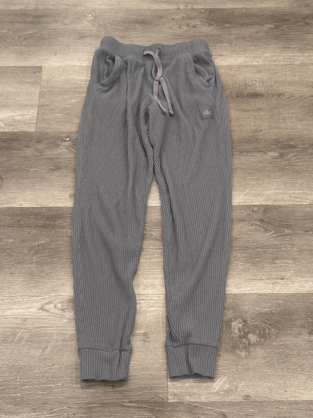 Alo Yoga Muse Sweatpants Womens XS Heather Gray Ribbed Jogger Drawstring Stretch